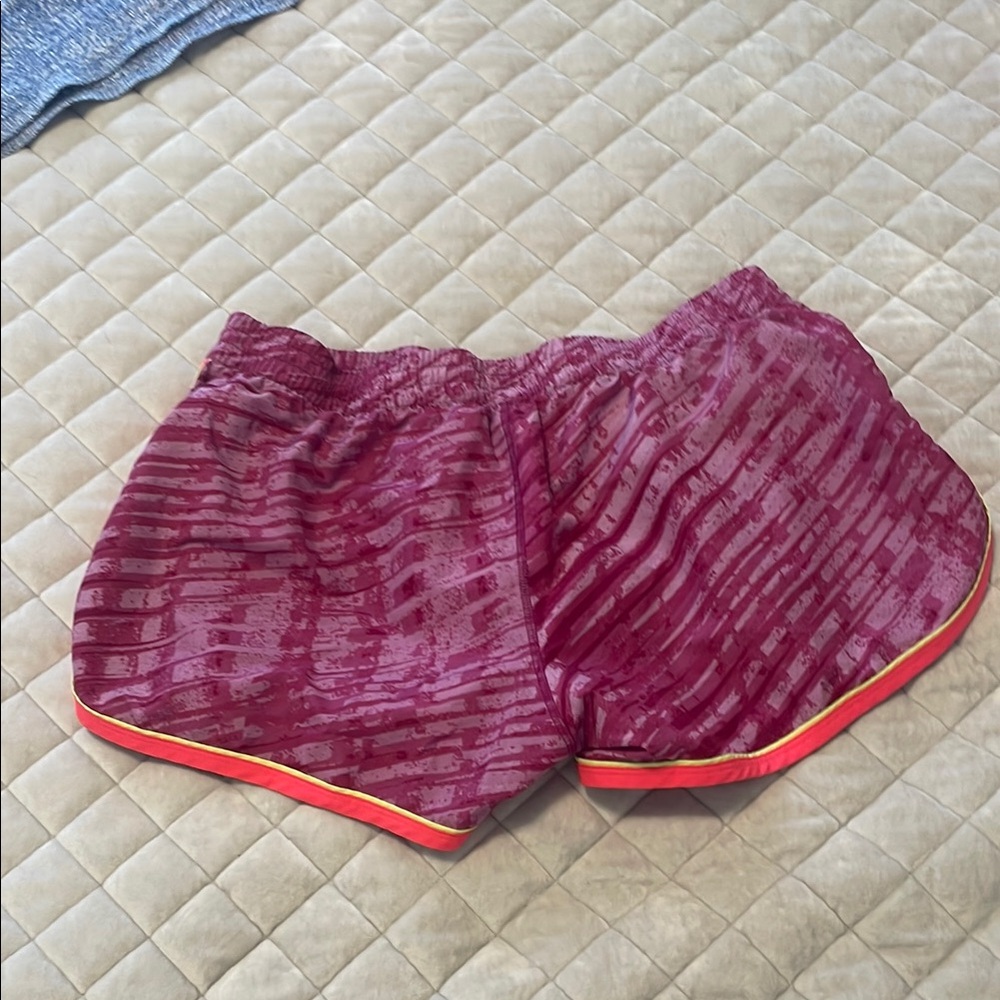 Under Armour Red Athletic Shorts Lightweight Moisture-Wicking - Picture 3 of 3
